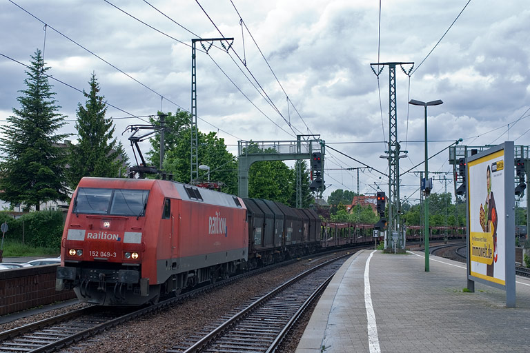 152 049 mit FZT 56173 bei km 16,6 (Mai 2010)