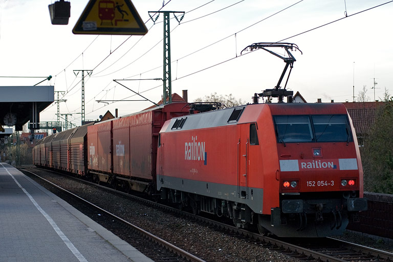 152 054 mit CSQ 60084 bei km 16,8 (M&auml;rz 2010)