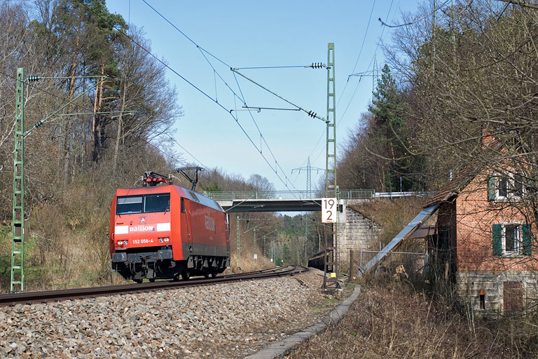 152 058 bei km 19,2 (April 2010)