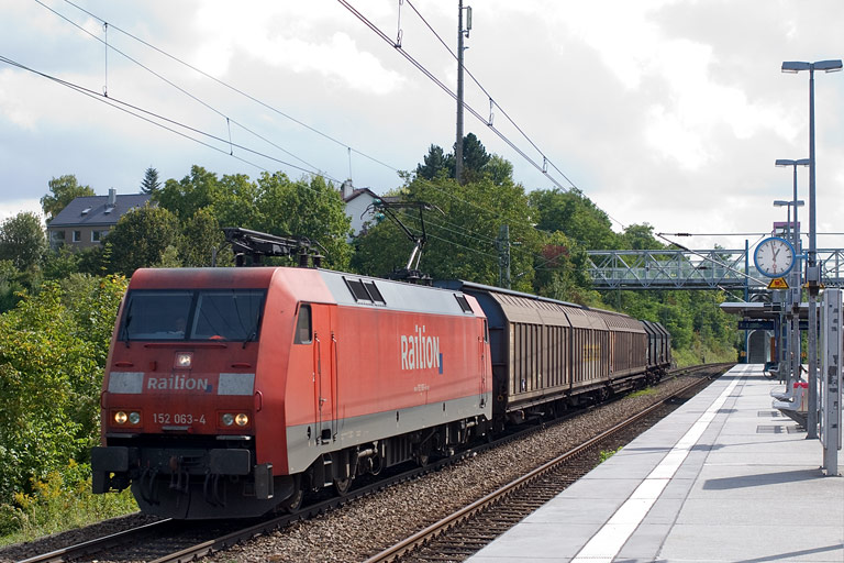 185 087 und ES 64 F4-008 bei km 14,2 (September 2010)
