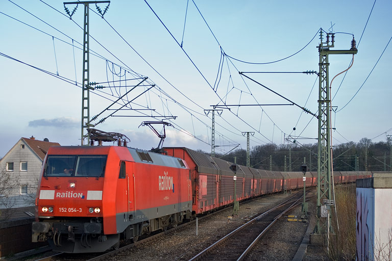 152 064 mit CSQ 60084 bei km 16,8 (April 2010)