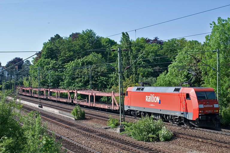 152 071 mit CSQ 60077 bei km 14,6 (Mai 2010)
