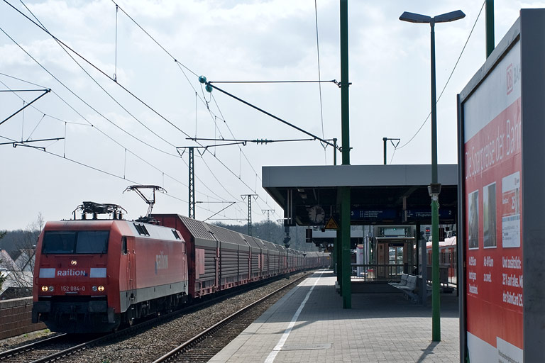 152 084 mit CSQ 60080 bei km 16,8 (April 2010)