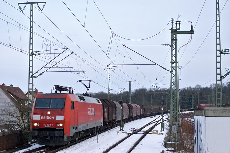 152 100 mit FZT 56166 bei km 16,8 (M&auml;rz 2010)