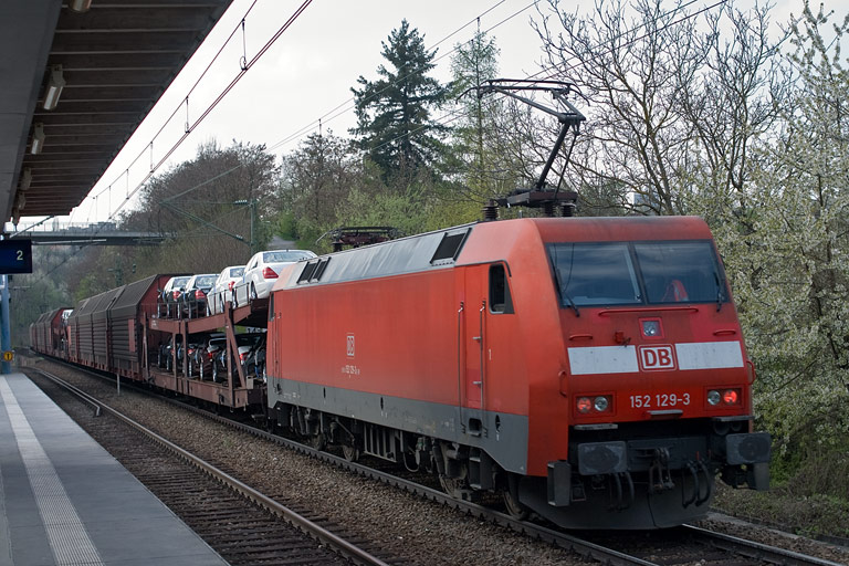 152 129 mit CSQ 60046 bei km 14,0 (April 2010)
