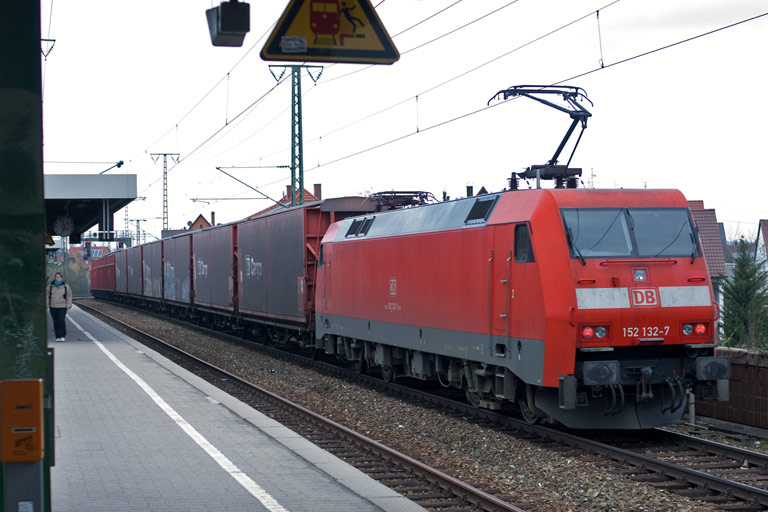 152 132 mit CSQ 60082 bei km 16,8 (April 2010)