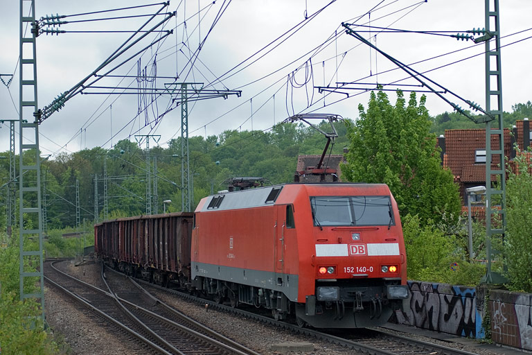 152 140 mit FZT 56173 bei km 16,8 (Mai 2010)