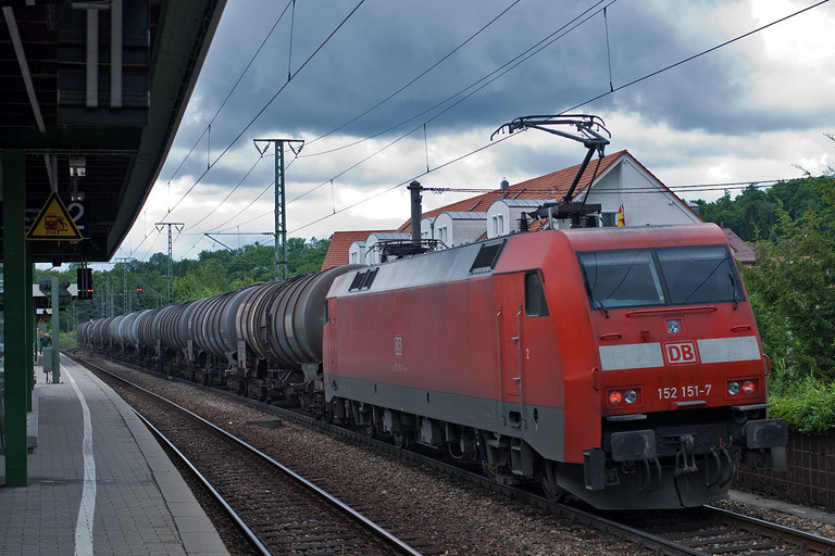 152 151 bei km 16,8 (Mai 2010)