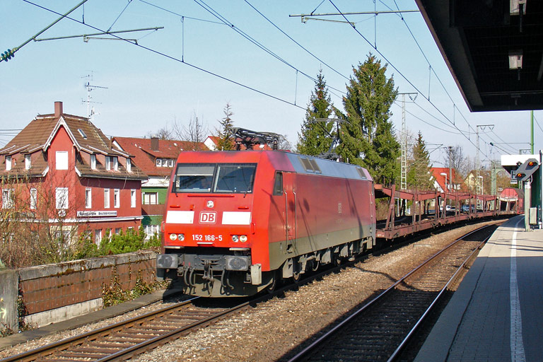 152 166 mit CSQ 60077 bei km 16,8 (M&auml;rz 2010)