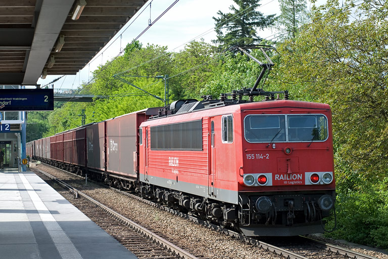 155 114 mit CSQ 60082 bei km 14,2 (Mai 2010)