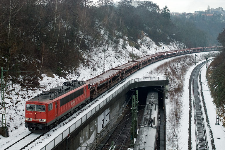 155 143 mit FZ 56165 bei km 13,8 (Februar 2010)