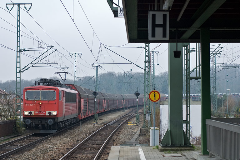 155 201 mit CSQ 60080 bei km 16,8 (April 2010)
