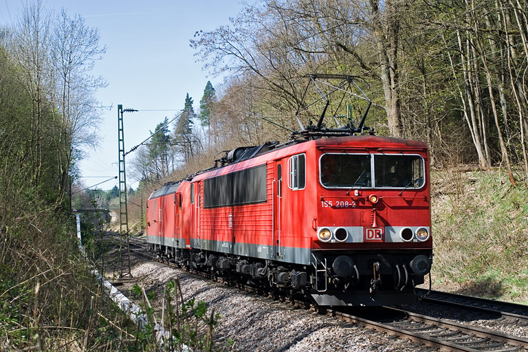 155 208 und 185 146 bei km 18,8 (April 2010)