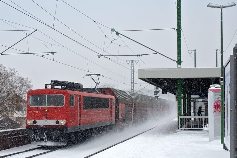 155 259 mit CSQ 60080 bei km 16,8 (M&auml;rz 2010)