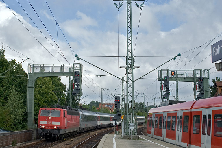 181 212 mit IC 183 bei km 16,6 (August 2010)