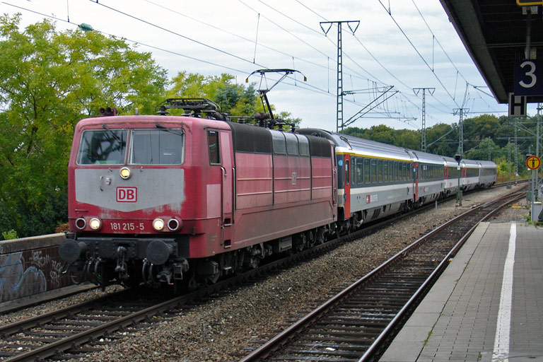 181 215 mit IC 280 bei km 16,8 (September 2010)