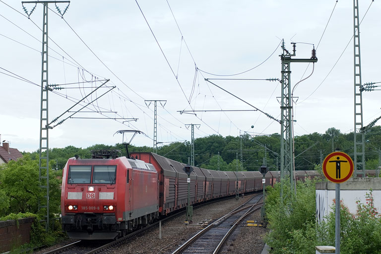 185 009 mit CSQ 60084 bei km 16,8 (Mai 2010)