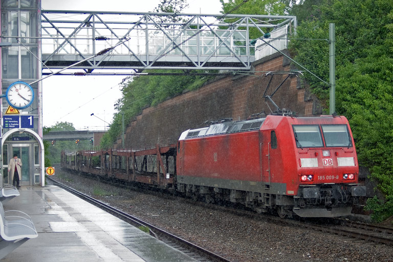 185 009 mit FZ 56167 bei km 14,2 (Mai 2010)