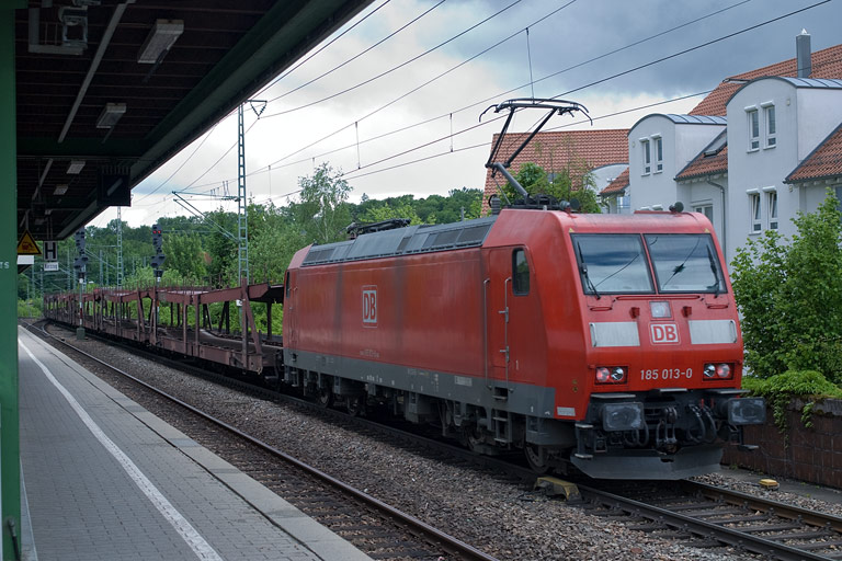 185 013 mit FZ 56165 bei km 16,8 (Mai 2010)