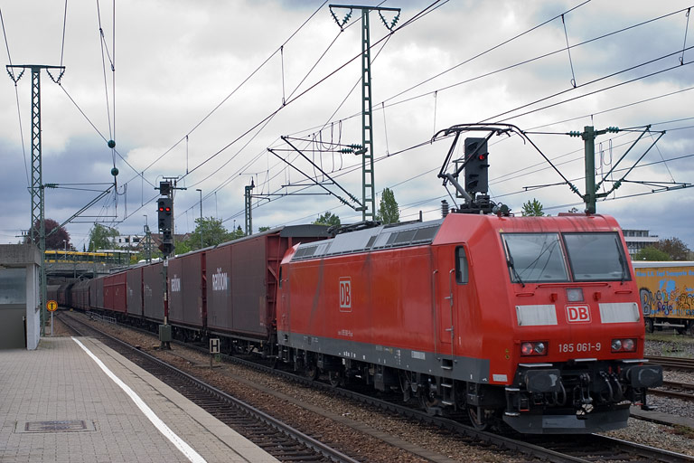 185 061 mit CSQ 60080 bei km 15,6 (Mai 2010)