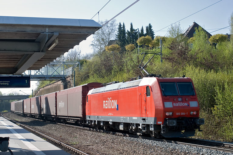 185 084 mit CSQ 60087 bei km 14,2 (April 2010)