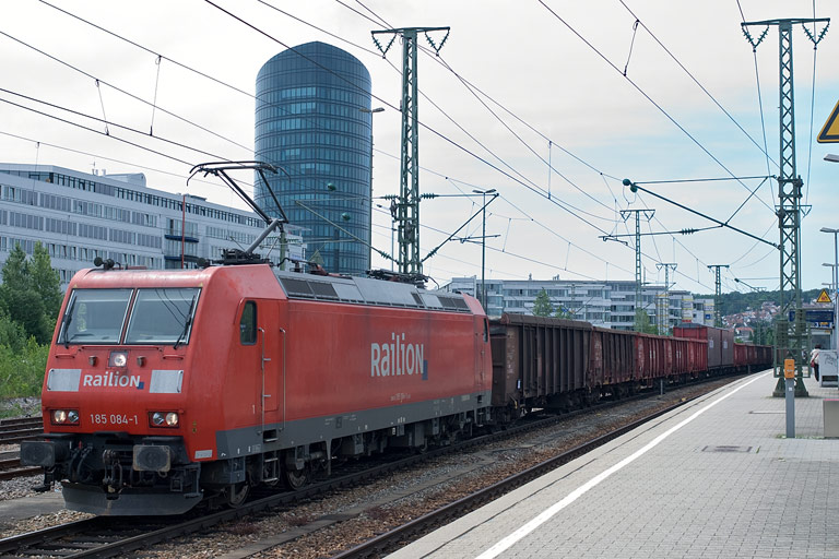 185 084 mit FZ 56164 bei km 15,6 (Juni 2010)