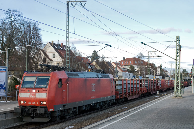 185 086 mit FE 44691 bei km 15,6 (Februar 2010)