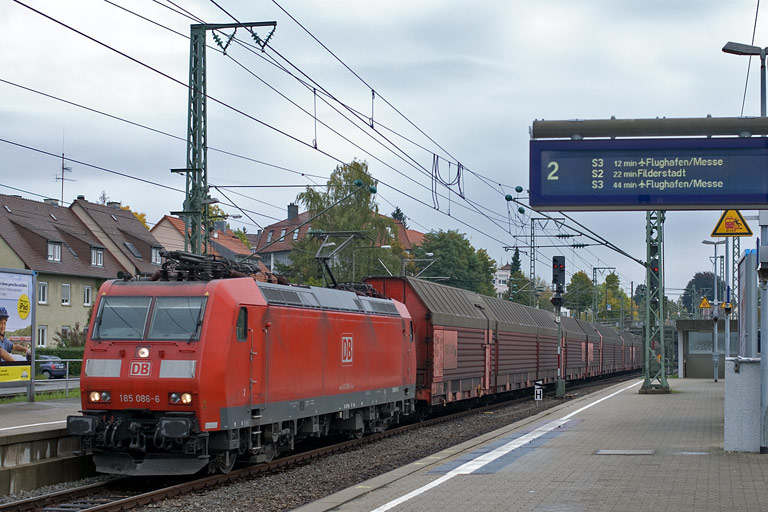 185 086 mit FZ 56165 bei km 15,6 (Oktober 2010)