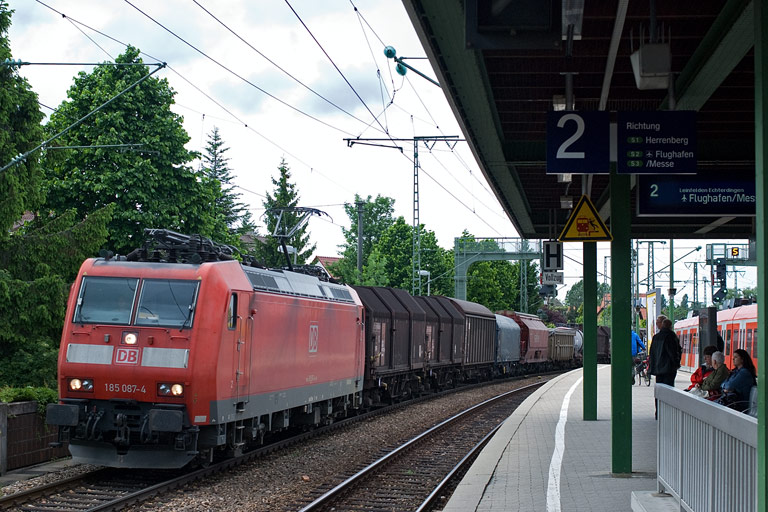 185 087 mit FE 44691 bei km 16,8 (Mai 2010)