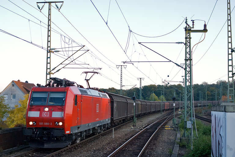 185 088 mit CS 49150 bei km 16,8 (Oktober 2010)