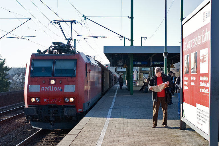 185 090 mit FE 44698 bei km 16,8 (April 2010)