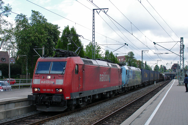 185 091 und 185 152 mit FE 45175 bei km 15,6 (Mai 2010)