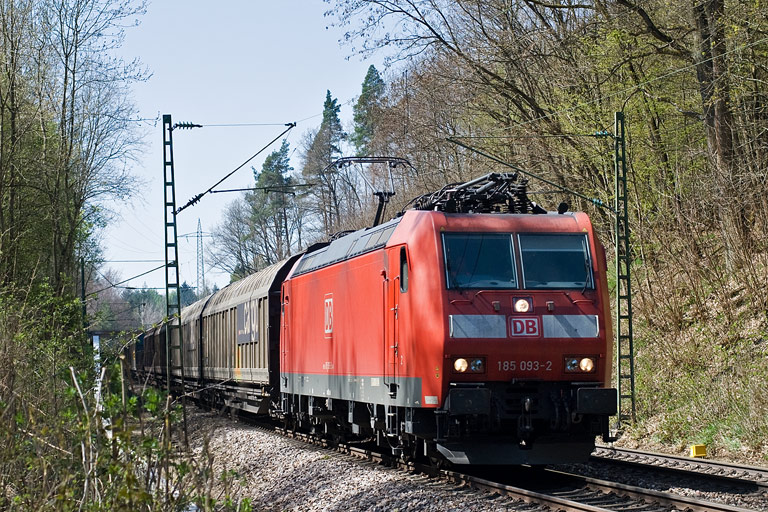 185 093 mit FE 44696 bei km 18,8 (April 2010)