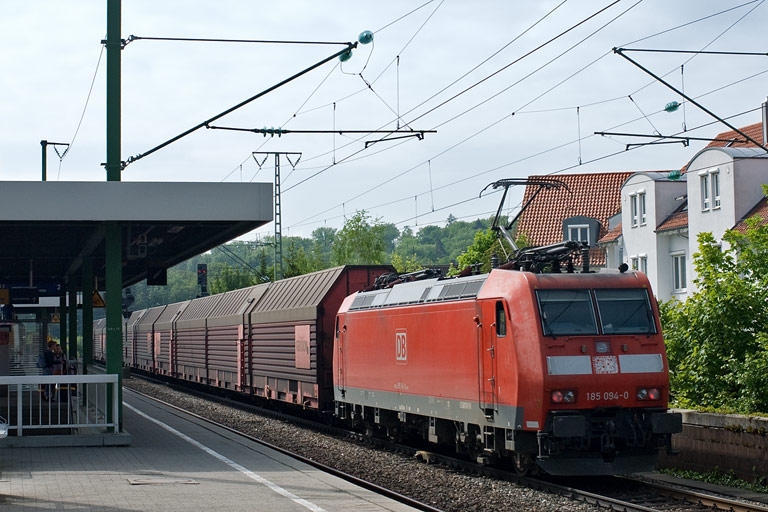 185 094 mit FZ 56165 bei km 16,8 (Mai 2010)