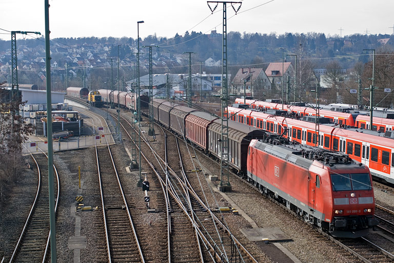 185 099 mit FE 44696 bei km 16,0 (M&auml;rz 2010)