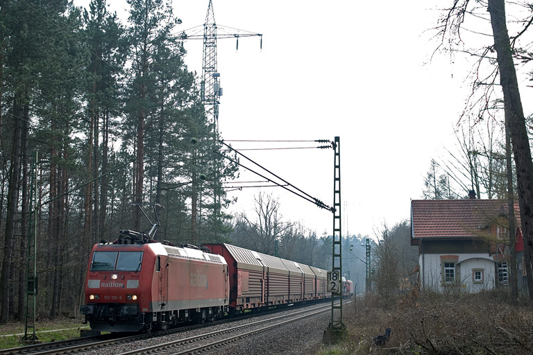 185 108 mit CSQ 60046 bei km 18,2 (April 2010)