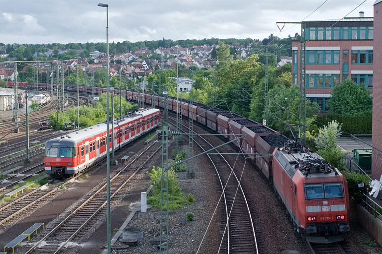 185 135 mit CFP 47396 bei km 16,0 (Mai 2010)