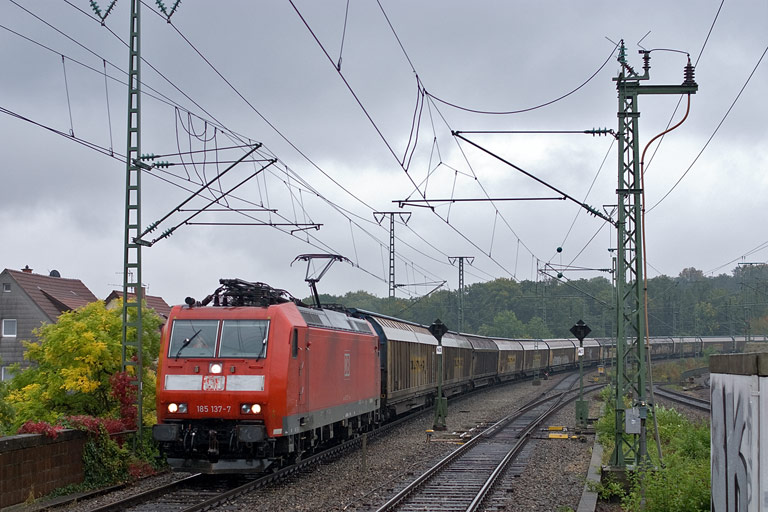 185 137 mit FE 44696 bei km 16,8 (September 2010)