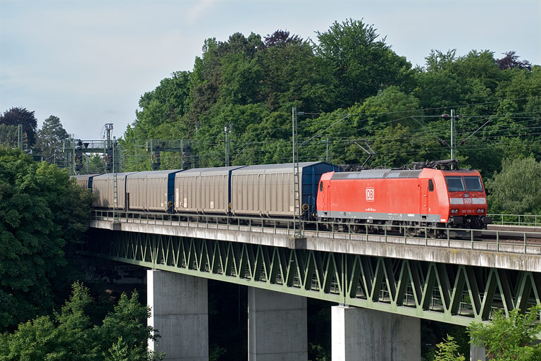 185 138 mit CS 61786 bei km 14,6 (Juni 2010)