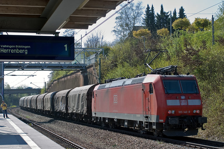 185 146 mit CS 49225 bei km 14,2 (April 2010)