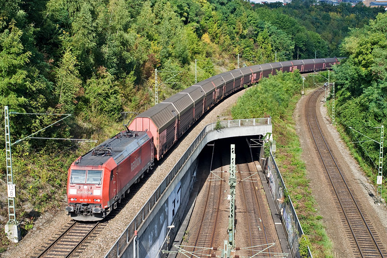 185 157 mit FZ 56165 bei km 13,8 (September 2010)