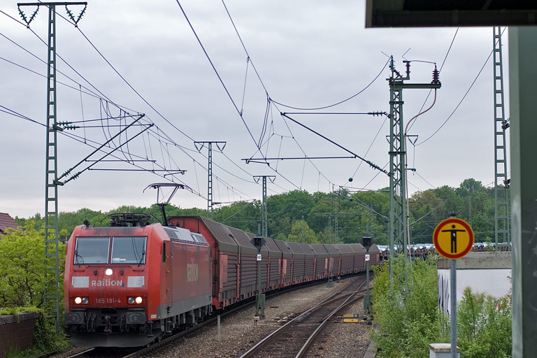 185 191 mit CSQ 60084 bei km 16,8 (Mai 2010)