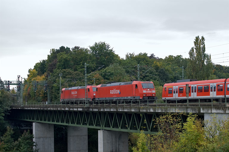 185 195 und 185 395 bei km 14,6 (Oktober 2010)