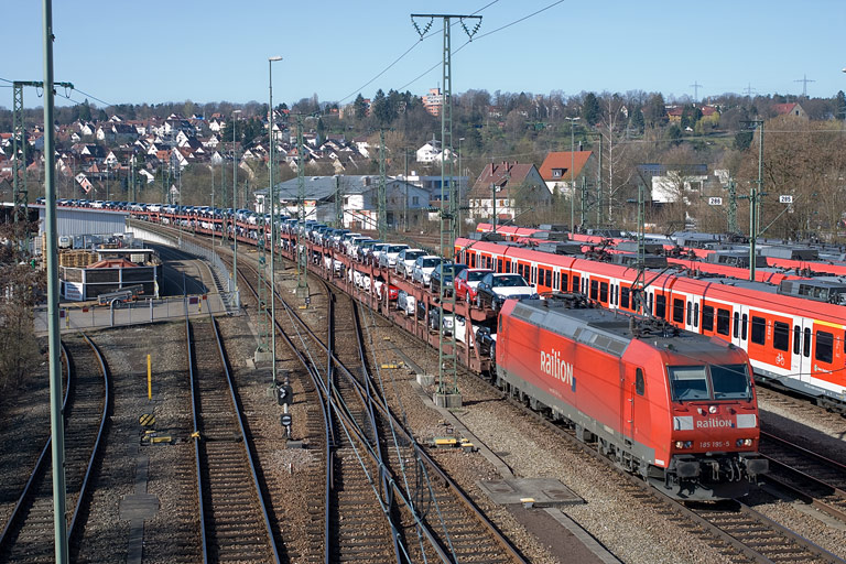 185 195 mit CSQ 60090 bei km 16,0 (April 2010)