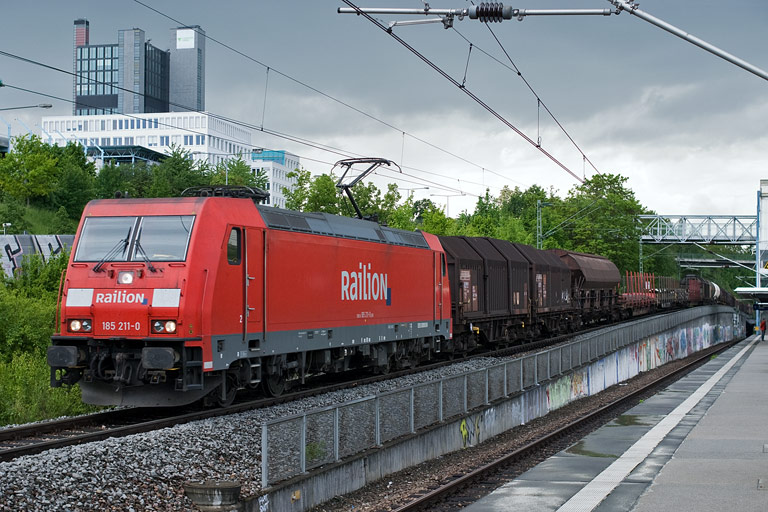 185 211 mit FE 44695 bei km 14,2 (Mai 2010)