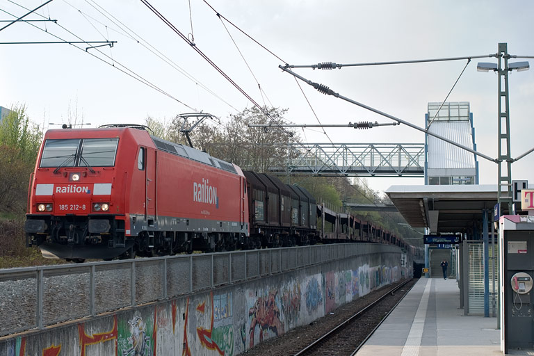 185 212 mit FZT 56173 bei km 14,0 (April 2010)