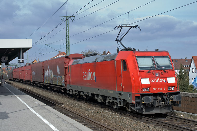 185 214 mit CSQ 60080 bei km 16,8 (M&auml;rz 2010)