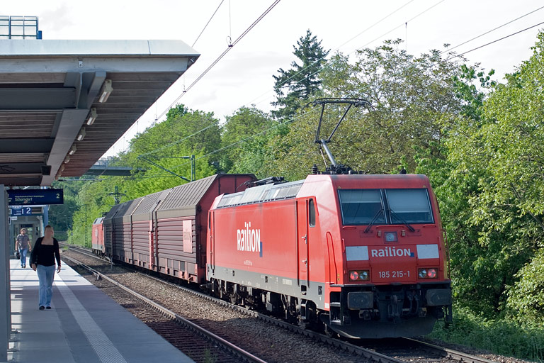 185 215 mit CSQ 60046 bei km 14,2 (Mai 2010)
