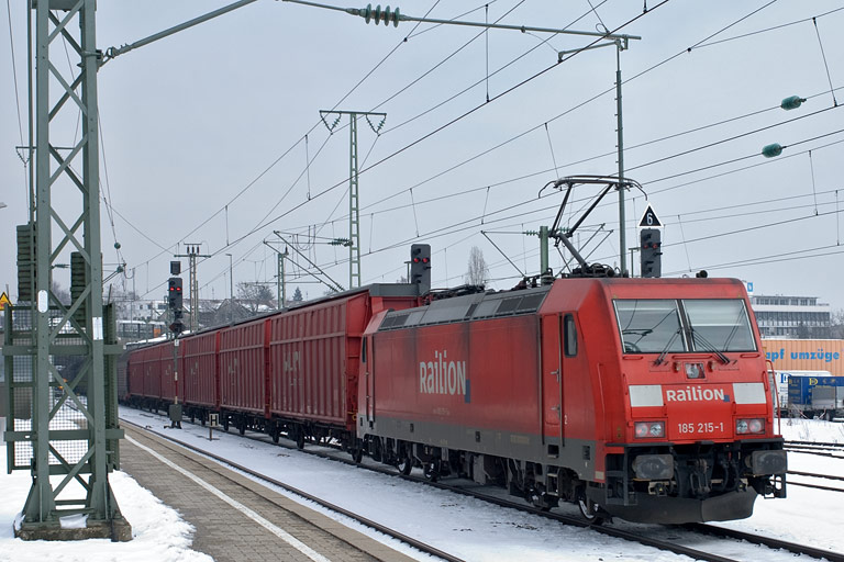 185 215 mit CSQ 60080 bei km 15,6 (M&auml;rz 2010)