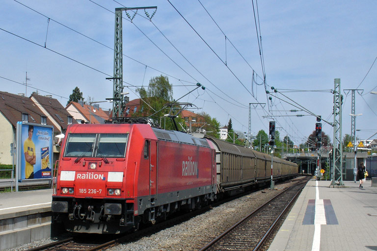 185 236 mit CS 46717 bei km 15,6 (April 2010)